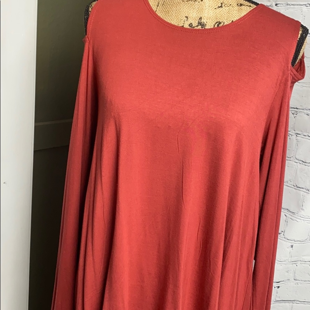 Women’s cold shoulder tunic